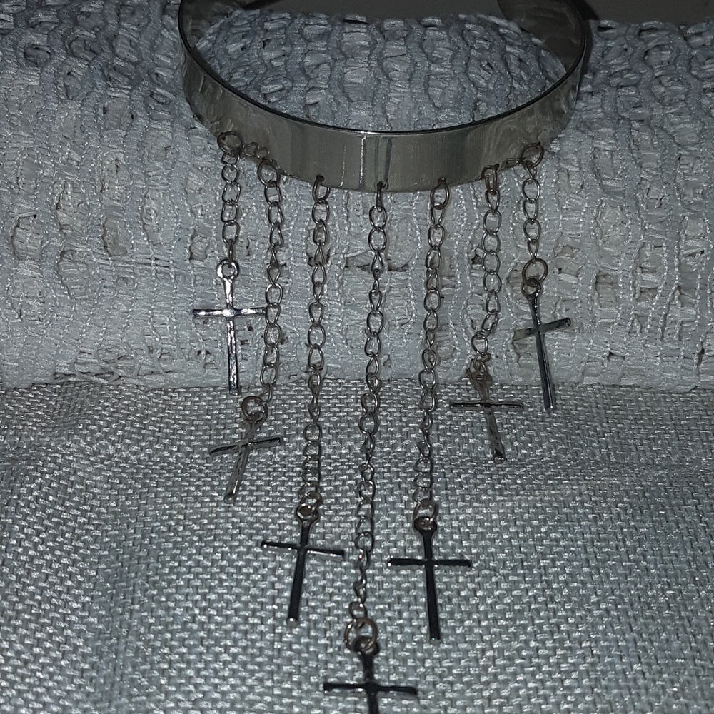 Cross dangled upper arm cuff - Picture 3 of 3